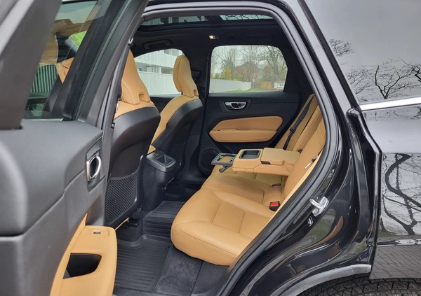 Volvo XC 60 cena 144900 przebieg: 66893, rok produkcji 2019 z Warszawa małe 781